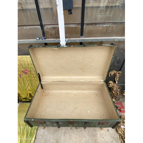 1516 - A VINTAGE COMPRESSED FIBRE TRAVEL TRUNK TABLE