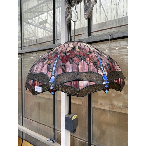 1516A - A LARGE TIFFANY STYLE CEILING LIGHT SHADE (D:54CM)