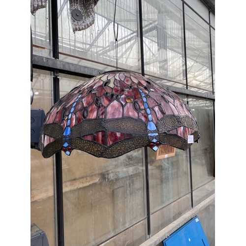 1516A - A LARGE TIFFANY STYLE CEILING LIGHT SHADE (D:54CM)