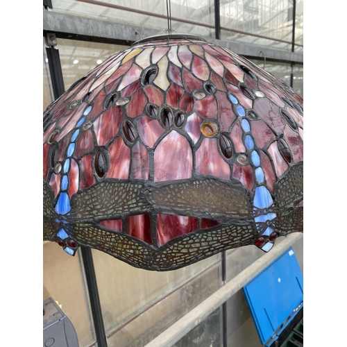 1516A - A LARGE TIFFANY STYLE CEILING LIGHT SHADE (D:54CM)