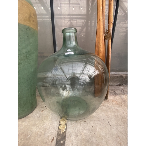 1529 - A LARGE GREEN GLASS CARBOUY