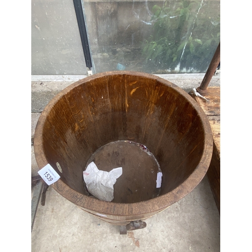 1539 - AN OAK AND BRASS BANDED LOG BUCKET