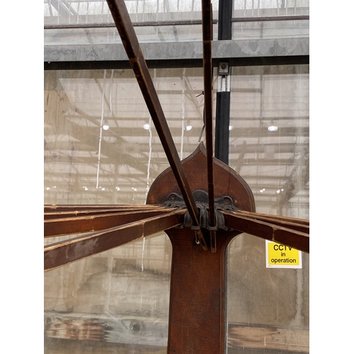 1546 - A VINTAGE WOODEN CLOTHES AIRER