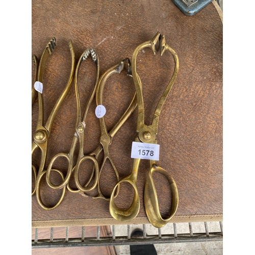 1578 - AN ASSORTMENT OF BRASS AND METAL TONGS