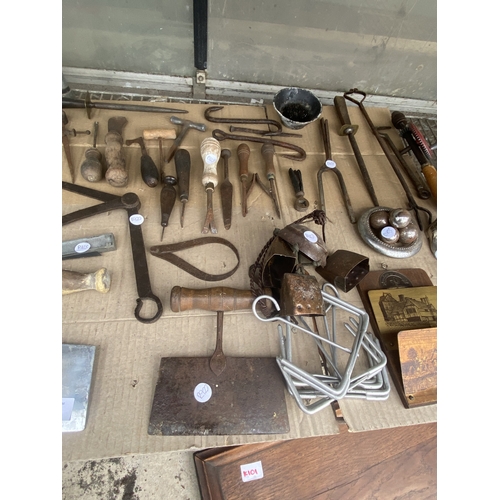 1581 - A LARGE ASSORTMENT OF VINTAGE ITEMS TO INCLUDE TOOLS, A LETTER RACK AND BELLS ETC