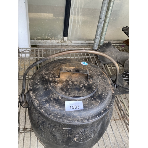 1583 - A VINTAGE ENAMELED CAST COOKING POT WITH LID