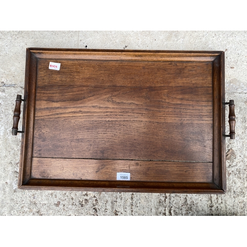 1585 - A VINTAGE OAK SERVING TRAY WITH CARRYING HANDLES