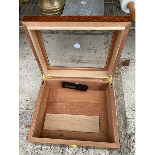 1598 - A GLAZED HUMIDORE BOX