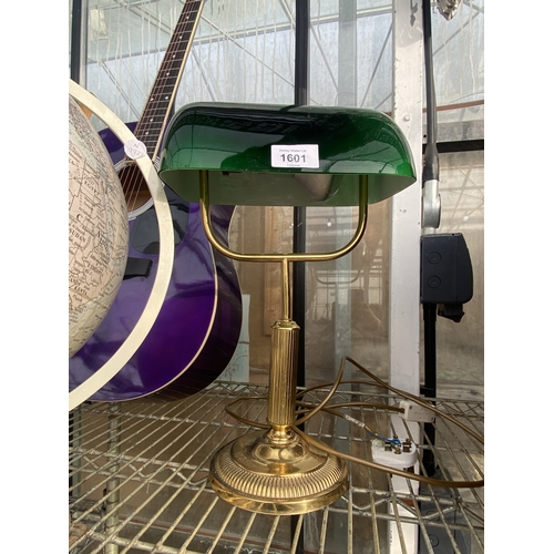 1601 - A BRASS BANKERS LAMP WITH GREEN GLASS SHADE