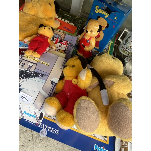 1615 - AN ASSORTMENT OF SOOTY AND SWEEP ITEMS TO INCLUDE ANNUALS, TEDDIES AND A PUPPET ETC