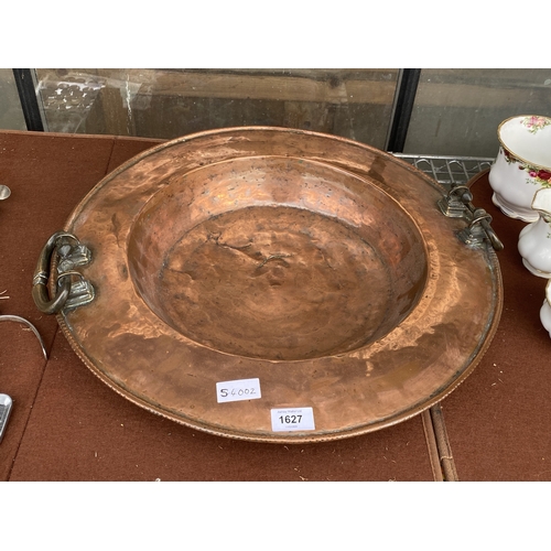 1627 - A LARGE VINTAGE COPPER BOWL WITH BRASS CARRYING HANDLES (D:51CM)