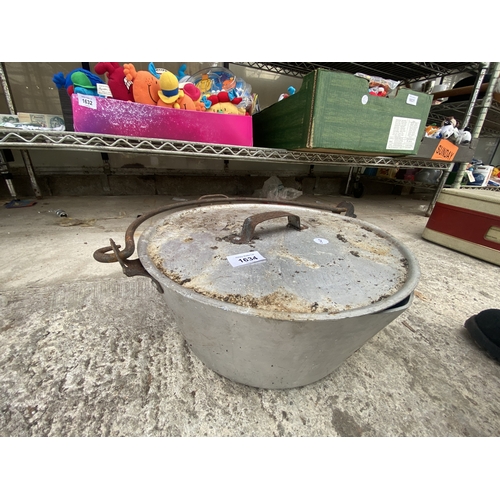 1634 - AN ALLOY JAM PAN WITH STEEL HANDLE