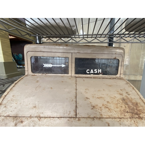 1639 - A VINTAGE NATIONAL CASH REGISTER