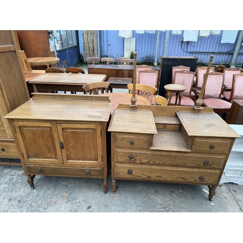 2675 - AN EARLY 20TH CENTURY OAK DRESSING TABLE (LACKING MIRROR) AND MATCHING SIDE TABLE
