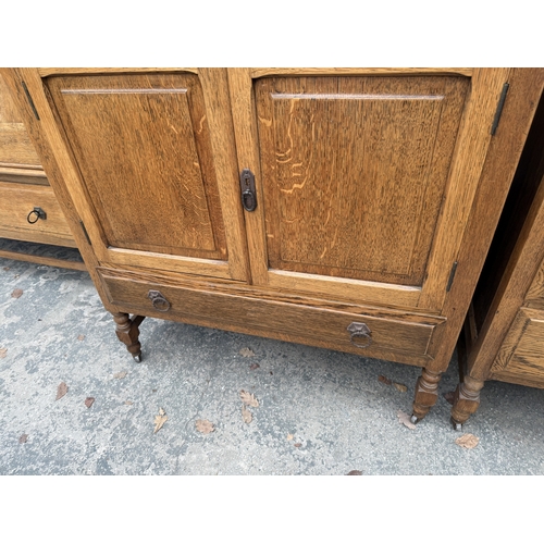 2675 - AN EARLY 20TH CENTURY OAK DRESSING TABLE (LACKING MIRROR) AND MATCHING SIDE TABLE