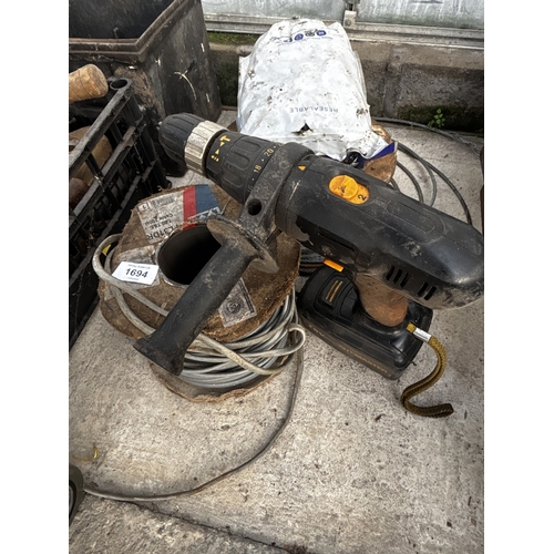 1694 - A SITEMASTER CORDLESS DRILL, A ROLL OF WIRE ROPE AND A ROLL OF ELECTRIC CABLE