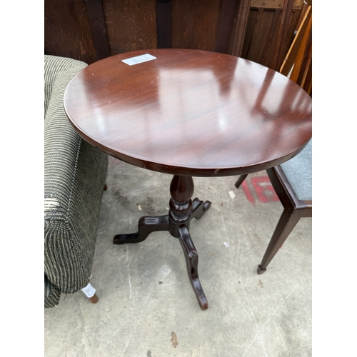 2723 - A 19TH CENTURY STYLE MAHOGANY TRIPOD TABLE, 21.5