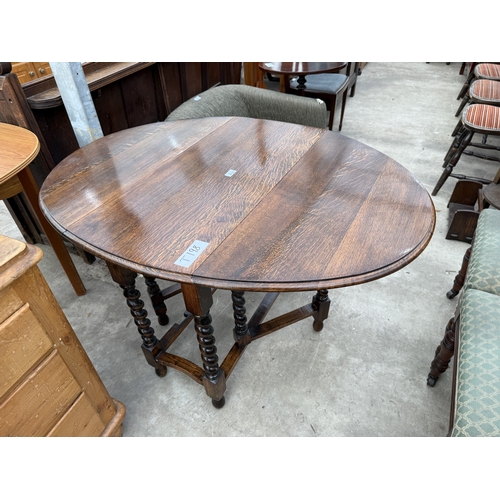 2725 - AN EARLY 20TH CENTURY OVAL OAK DINING TABLE ON BARLEY TWIST LEGS, 46