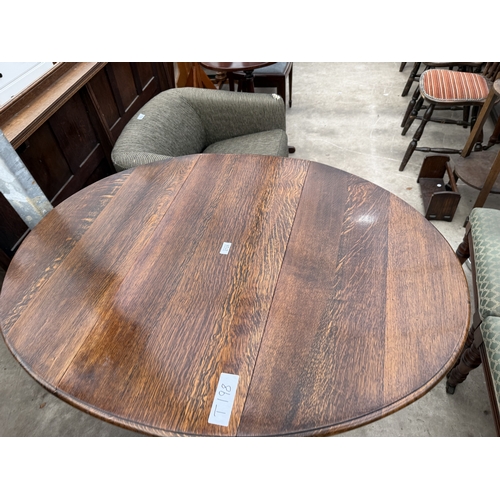 2725 - AN EARLY 20TH CENTURY OVAL OAK DINING TABLE ON BARLEY TWIST LEGS, 46