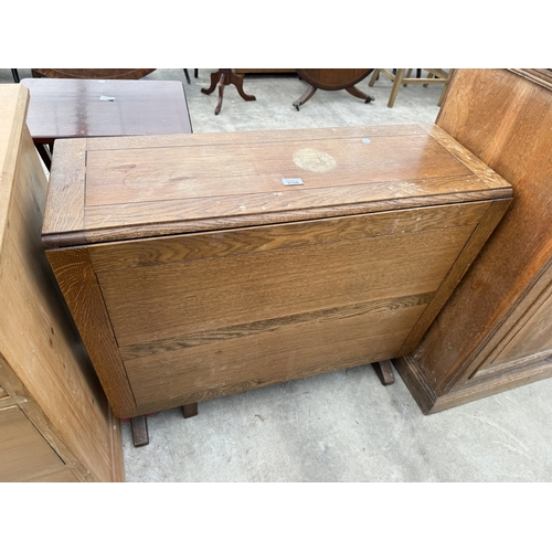 2728 - A MID 20TH CENTURY OAK DROP LEAF TABLE