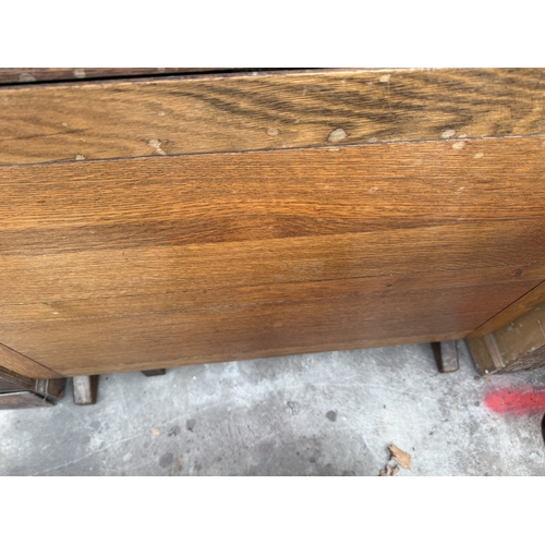 2728 - A MID 20TH CENTURY OAK DROP LEAF TABLE