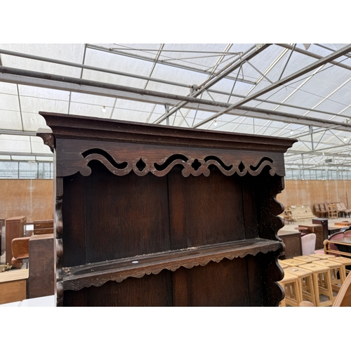 2736 - AN EARLY 20TH CENTURY OAK JACOBEAN STYLE DRESSER WITH PLATE RACK AND POT BOARD, 36
