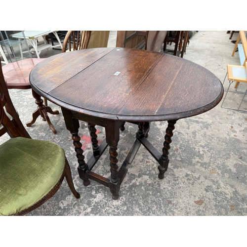 2746 - AN EARLY 20TH CENTURY OVAL OAK GATE LEG TABLE ON BARLEY TWIST LEGS, 40