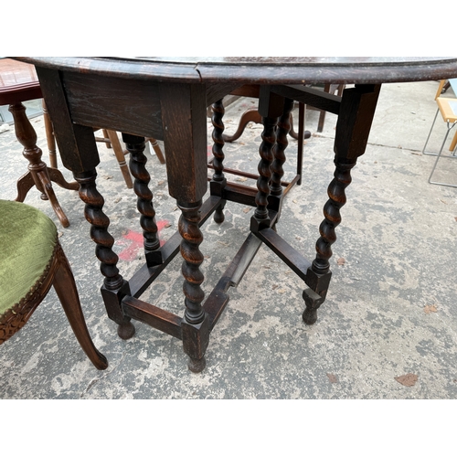 2746 - AN EARLY 20TH CENTURY OVAL OAK GATE LEG TABLE ON BARLEY TWIST LEGS, 40