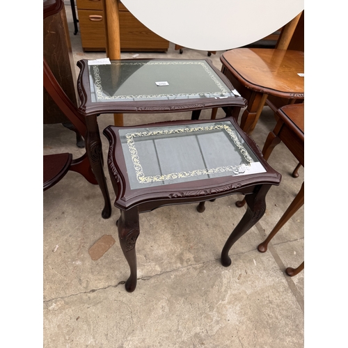 2782 - A NEST OF TWO TABLES AND TWO TIER CONSOLE TABLE