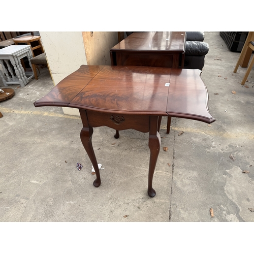 2805 - A MAHOGANY DROP LEAF TABLE ON CABRIOLE LEGS WITH SINGLE DRAWER