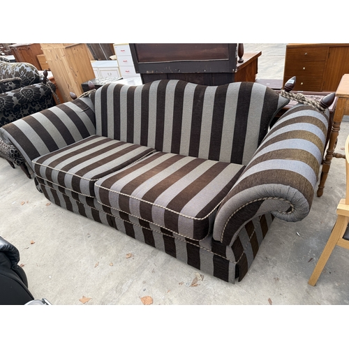 2807 - A GAINSBOROUGH THREE SEATER KNOLE SETTEE