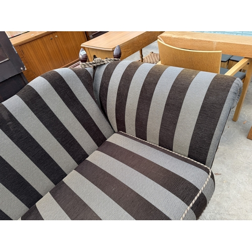 2807 - A GAINSBOROUGH THREE SEATER KNOLE SETTEE