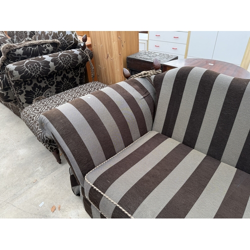 2807 - A GAINSBOROUGH THREE SEATER KNOLE SETTEE