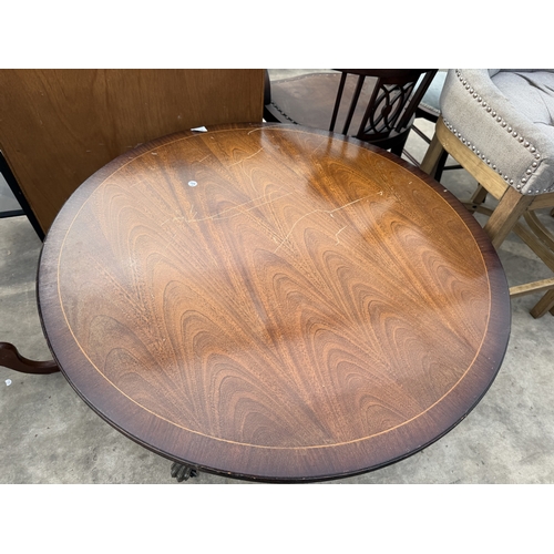 2818 - A MAHOGANY AND CROSSBANDED PEDESTAL TILT TOP TABLE, 36