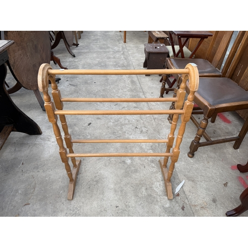 2822 - A VICTORIAN STYLE FIVE BAR TOWEL RAIL