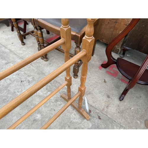 2822 - A VICTORIAN STYLE FIVE BAR TOWEL RAIL