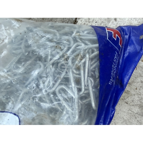 1699 - A METAL TOOL BOX WITH AN ASSORTMENT OF TOOLS TO INCLUDE CHISELS, RASPS AND SPANNERS ETC