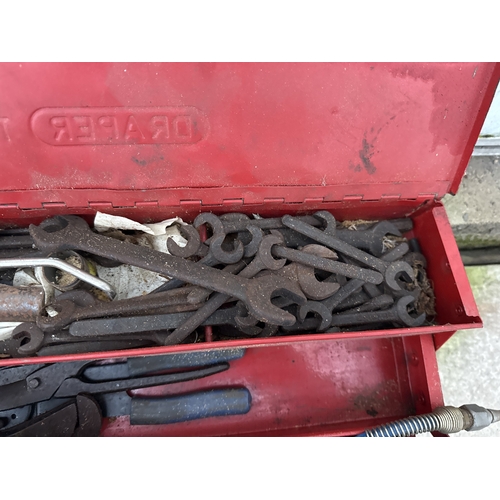 1699 - A METAL TOOL BOX WITH AN ASSORTMENT OF TOOLS TO INCLUDE CHISELS, RASPS AND SPANNERS ETC