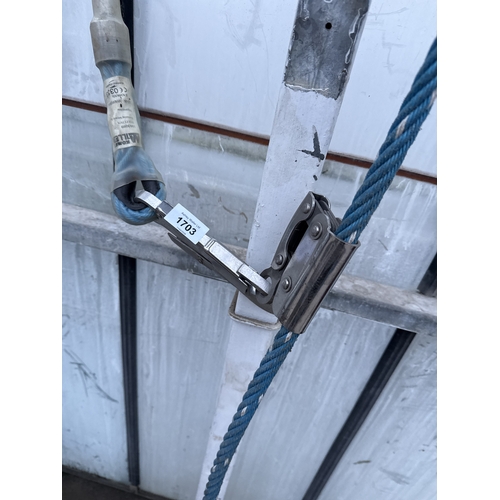 1703 - A CLIMBING ROPE WITH ATTATCHMENT
