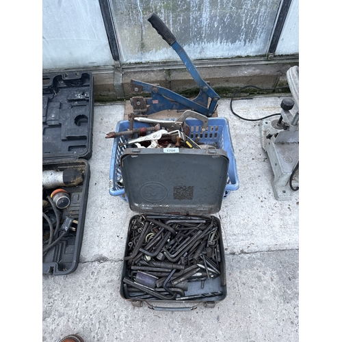 1706 - AN ASSORTMENT OF TOOLS TO INCLUDE MOLE GRIPS AND ALLAN KEYS ETC