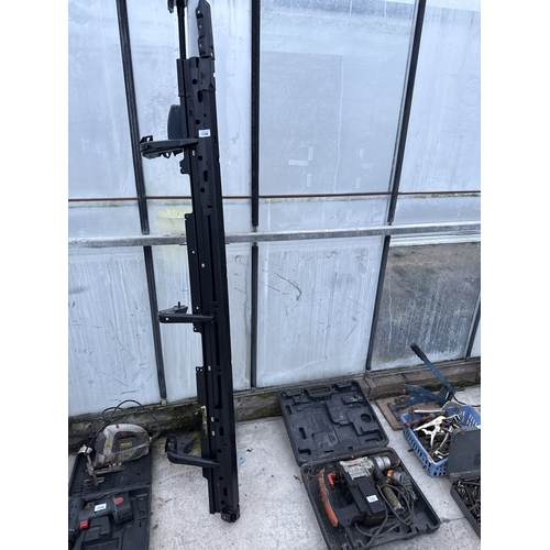 1708 - A VEHICLE STEP SIDE AND TWO METAL WALL BRACKETS