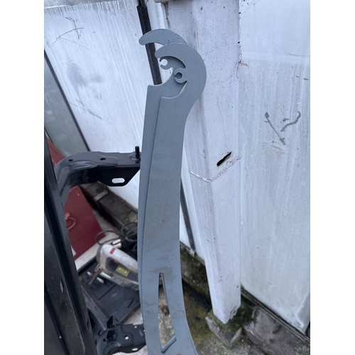 1708 - A VEHICLE STEP SIDE AND TWO METAL WALL BRACKETS