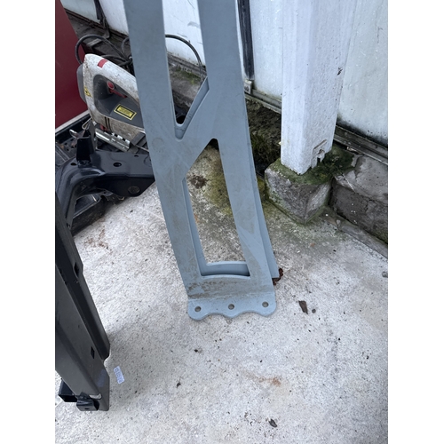 1708 - A VEHICLE STEP SIDE AND TWO METAL WALL BRACKETS