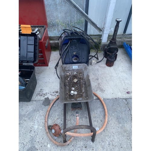 1715 - AN ELECTRIC PRESSURE WASHER AND A HEAT LAMP