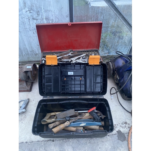 1716 - A WORK BENCH TOP TOOL CHEST AND A PLASTIC TOOL BOX WITH AN ASSORTMENT OF TOOLS TO INCLUDE SPANNERS, ... 