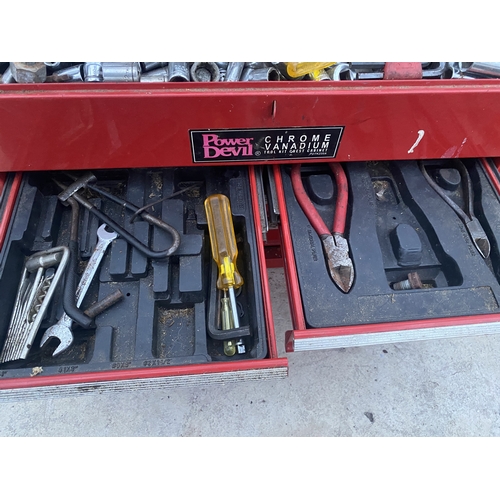 1716 - A WORK BENCH TOP TOOL CHEST AND A PLASTIC TOOL BOX WITH AN ASSORTMENT OF TOOLS TO INCLUDE SPANNERS, ... 