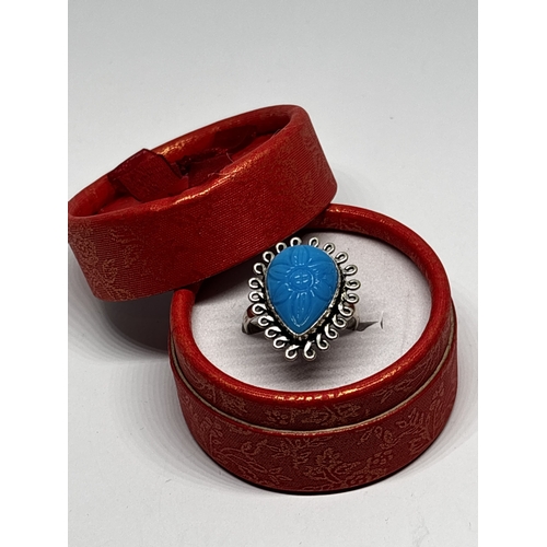738 - A MARKED 925 CARVED BLUE RING SIZE S IN A PRESENTATION BOX