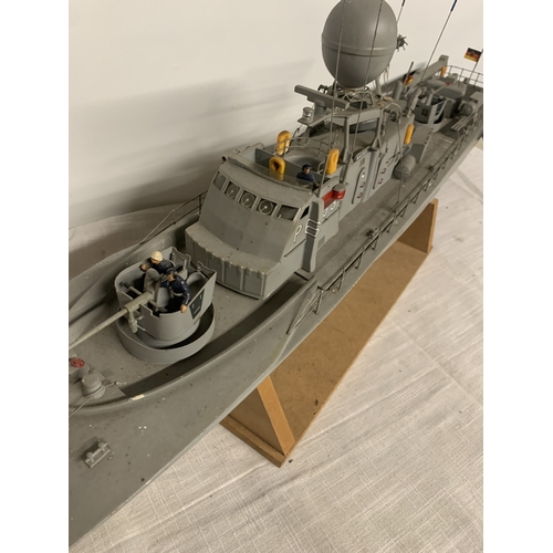 307 - A LARGE MODEL OF A GERMAN NAVY S-100 CLASS TORPEDO BOAT, THE 'WEISEL', LENGTH 107CM, HEIGHT 37CM WIT... 