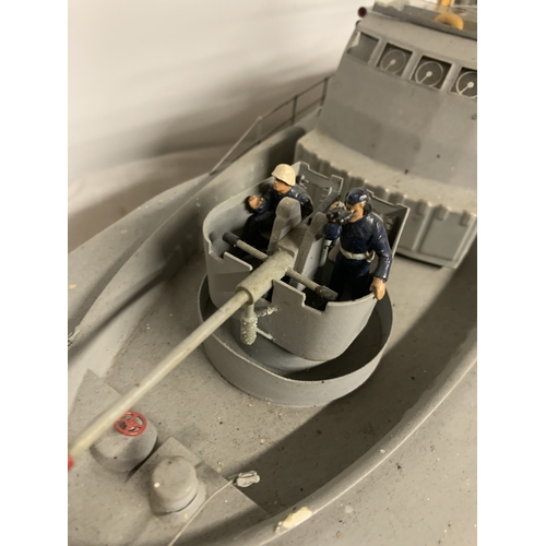307 - A LARGE MODEL OF A GERMAN NAVY S-100 CLASS TORPEDO BOAT, THE 'WEISEL', LENGTH 107CM, HEIGHT 37CM WIT... 