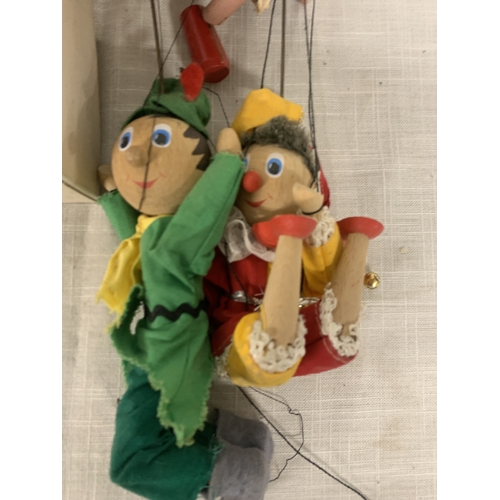 317 - FOUR VINTAGE PELHAM PUPPETS ONE BOXED TO INCLUDE DUTCH GIRL, ROBIN HOOD ETC